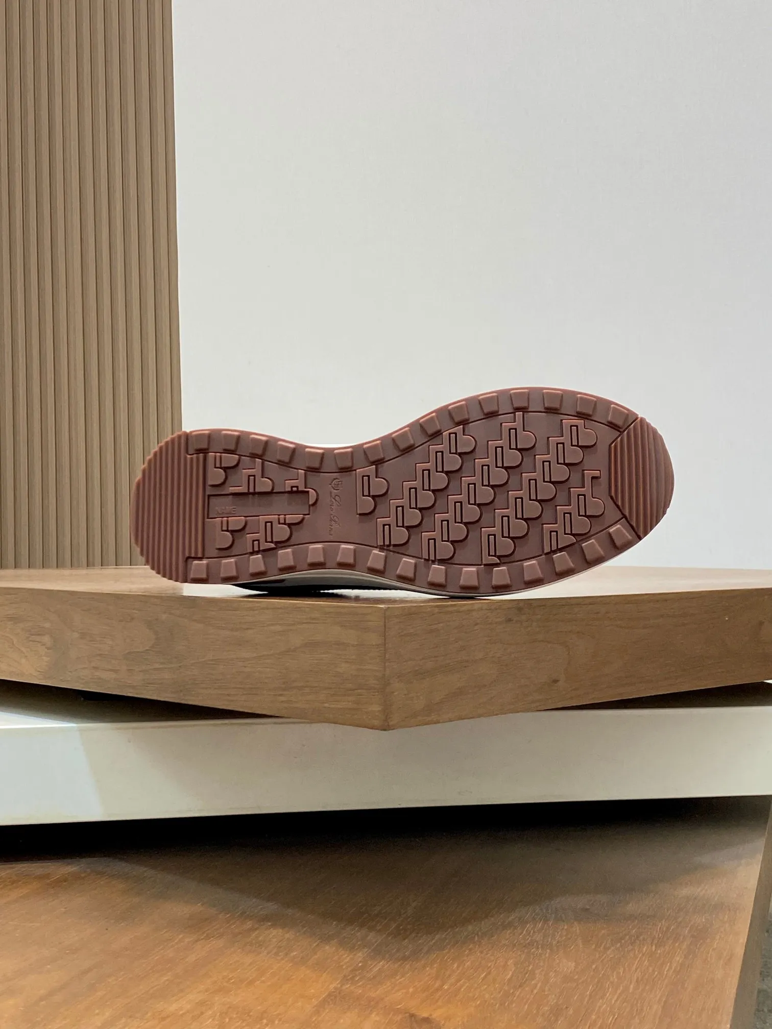 Factory price: 480💰 Loro Piana - Classic casual shoes, men's lace-up casual shoes and sneakers, high-quality lightweight and comfortable fabrics, suitable for outdoor leisure, the color scheme is young and energetic, and it looks great with sportswear or casual suits! Code number: 38-44 (45, 46, can be customized)
